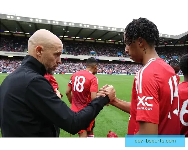 曼联正式宣布签下里尔天才后卫约罗 加强防线布局